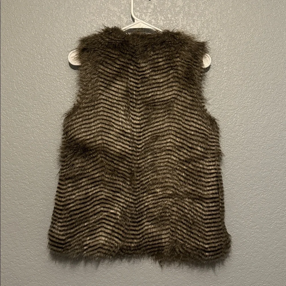 JACK by BB Dakota Faux Fur Vest - Picture 6 of 6